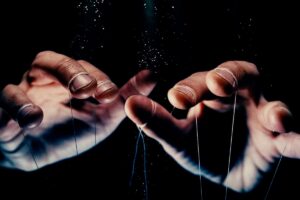 تله ذهنی اطاعت | همه‌چیز درباره طرحواره اطاعت و درمان آن + پرسشنامه