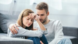 رابطه عاطفی با فرد مبتلا به شخصیت مرزی(BPD) : از عشق شدید تا طرد ناگهانی + تست نشانه‌های شخصیت مرزی در دیگران